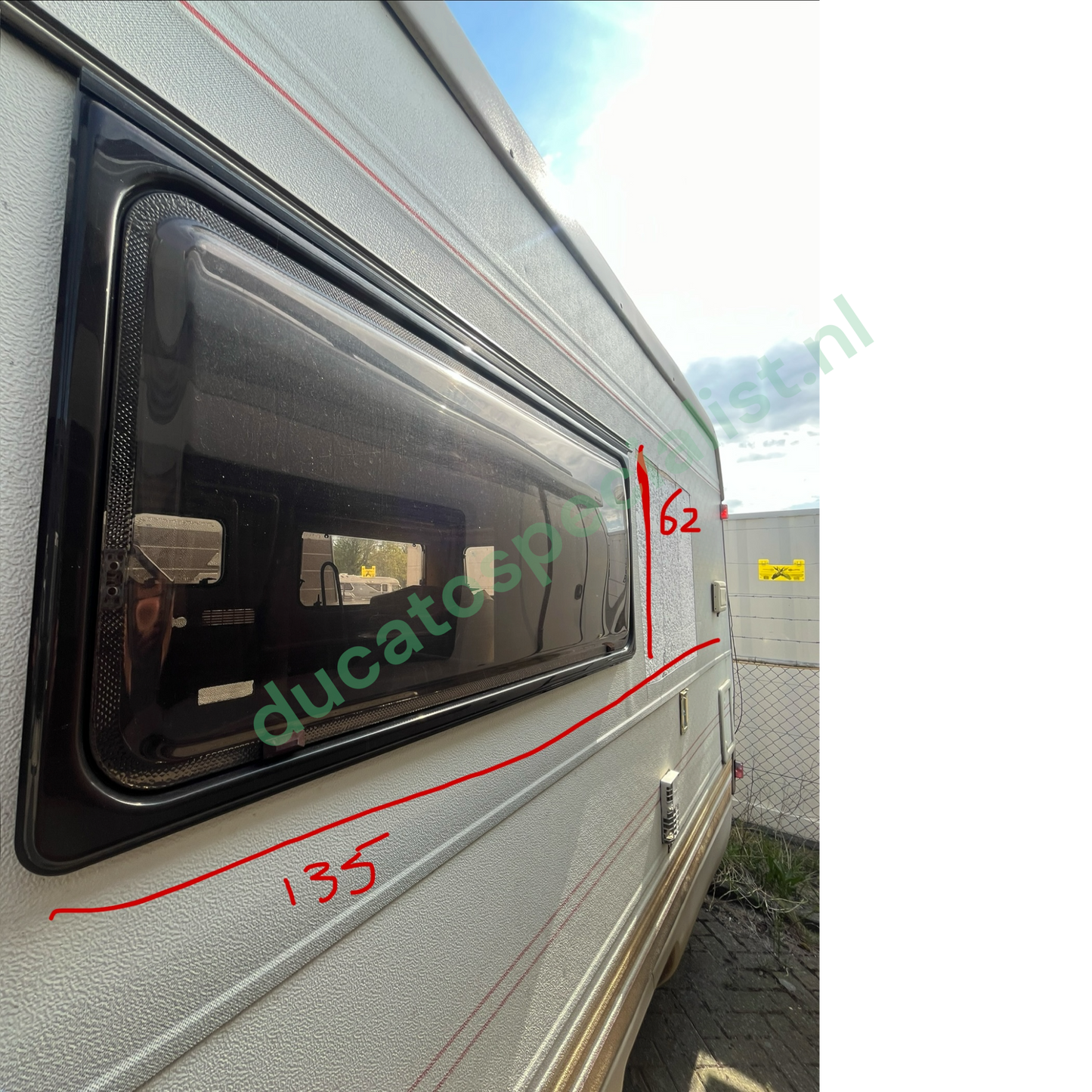 Camper raam / Caravan raam, 135 x 62 cm